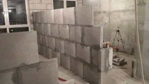 Возведение межкомнатных перегородок из гипсоблоков: быстро и без грязи