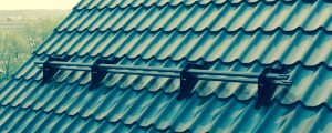 Снегозадержатели на крышу: какие бывают и как правильно установить