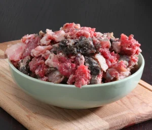 Почему выбор мяса важен для здоровья собак: практические рекомендации